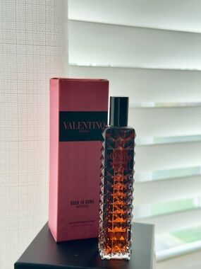 Mini Valentino Donna Born in Roma Intense - Pink & Amber Bottle